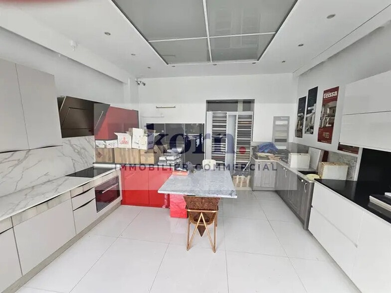 Retail in Paris to rent - Interior Photo - Image 3 of 4