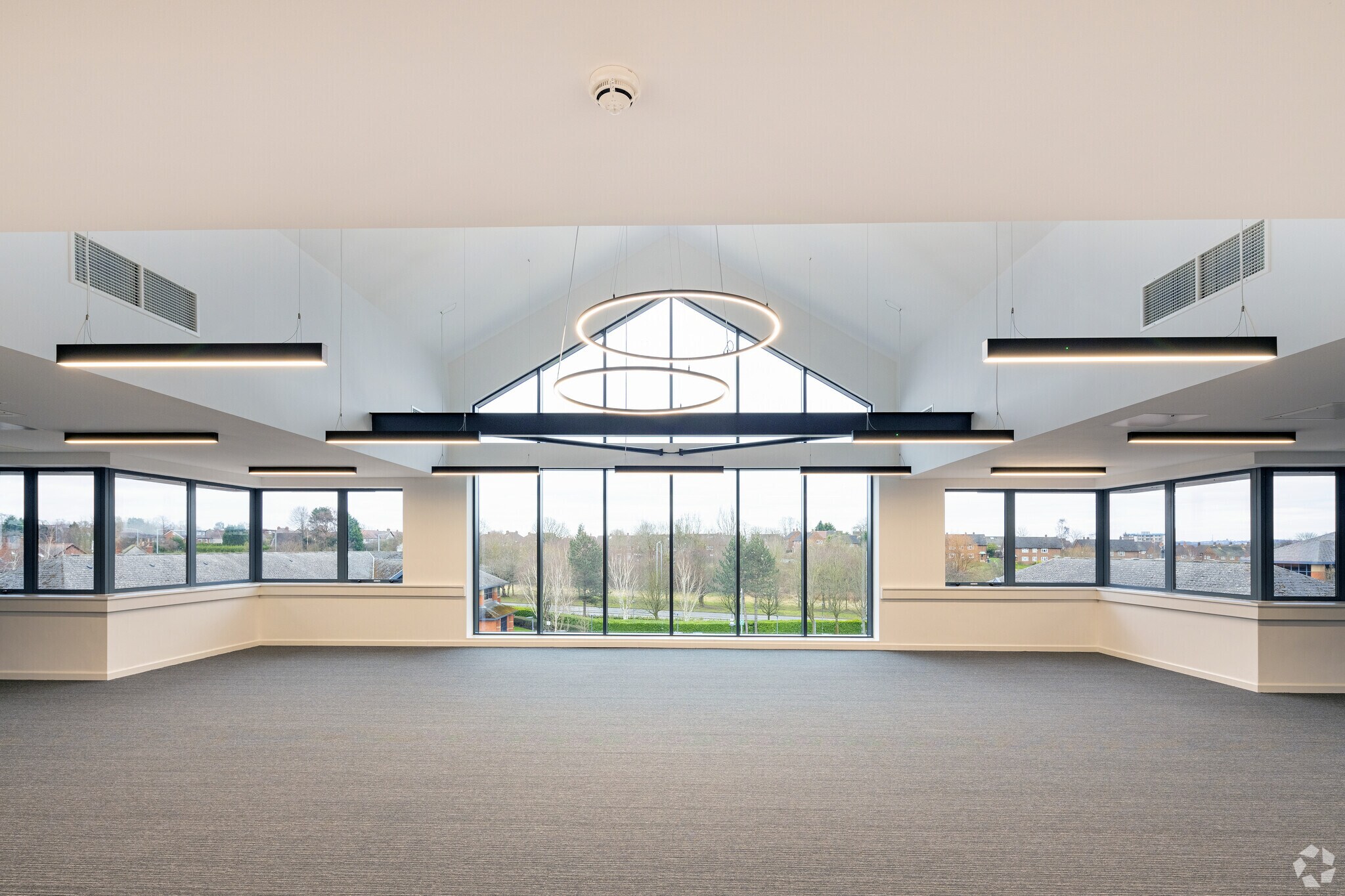 Redvers Close, Leeds to rent Interior Photo- Image 1 of 8