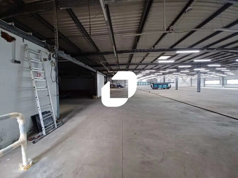 Office in Lormont to rent - Building Photo - Image 3 of 10