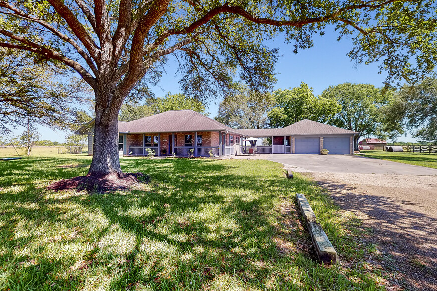 611 County Road 18, Damon, TX for sale - Building Photo - Image 1 of 1