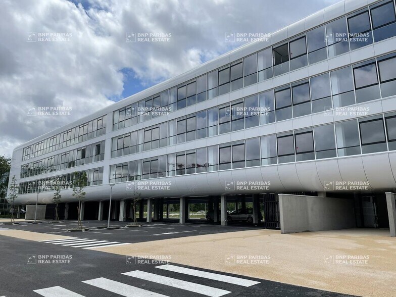 46 Rue Marco Polo, Labège to rent - Building Photo - Image 2 of 32