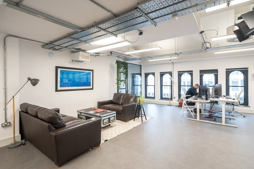 2 Victoria St, Bristol to rent - Building Photo - Image 3 of 7