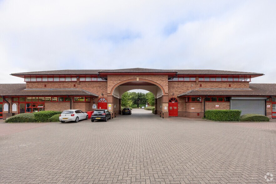 1-26 Cochran Clos, Milton Keynes for sale - Primary Photo - Image 1 of 1