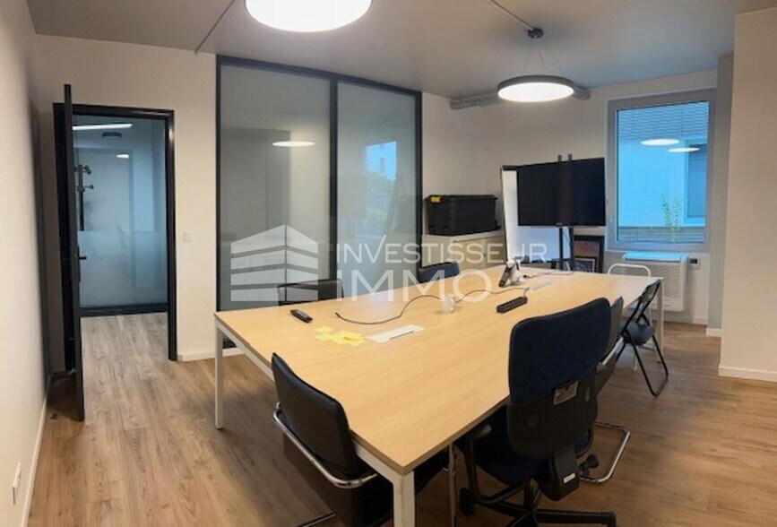 Office in Suresnes to rent - Interior Photo - Image 1 of 4