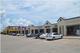 525-597 W Pioneer Pky, Grand Prairie, TX for rent Building Photo- Image 1 of 18