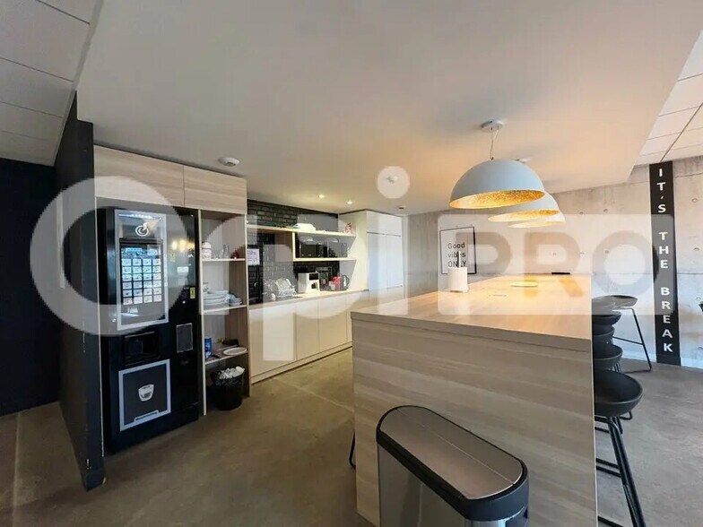 Office in Torcy to rent - Interior Photo - Image 2 of 11