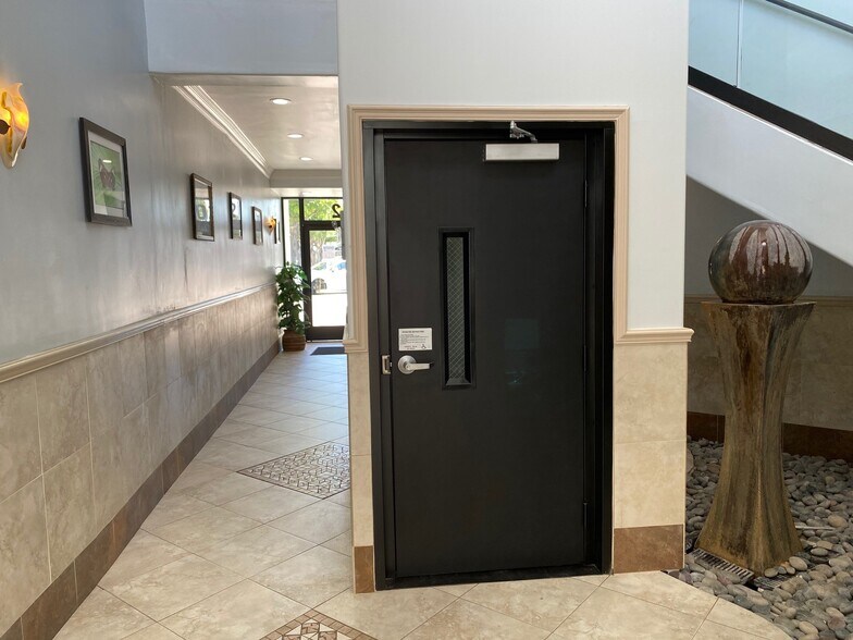 7010-7012 Reseda Blvd, Reseda, CA to rent - Interior Photo - Image 3 of 5