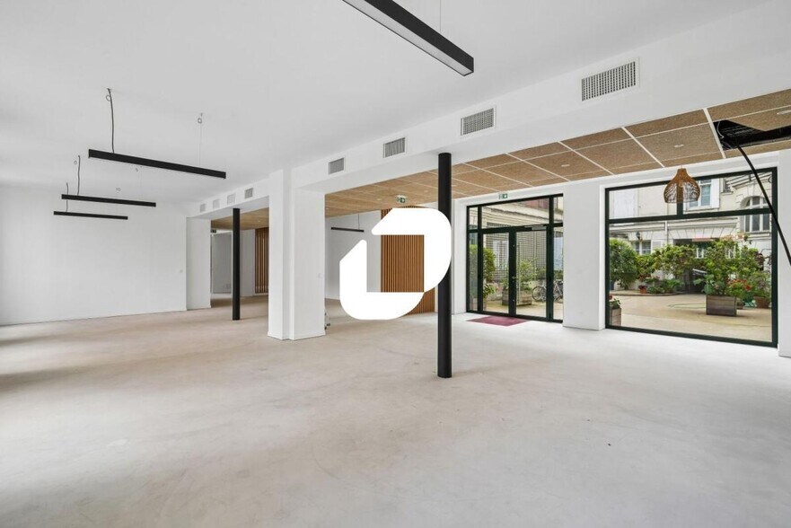 Office in Paris for sale - Interior Photo - Image 3 of 14