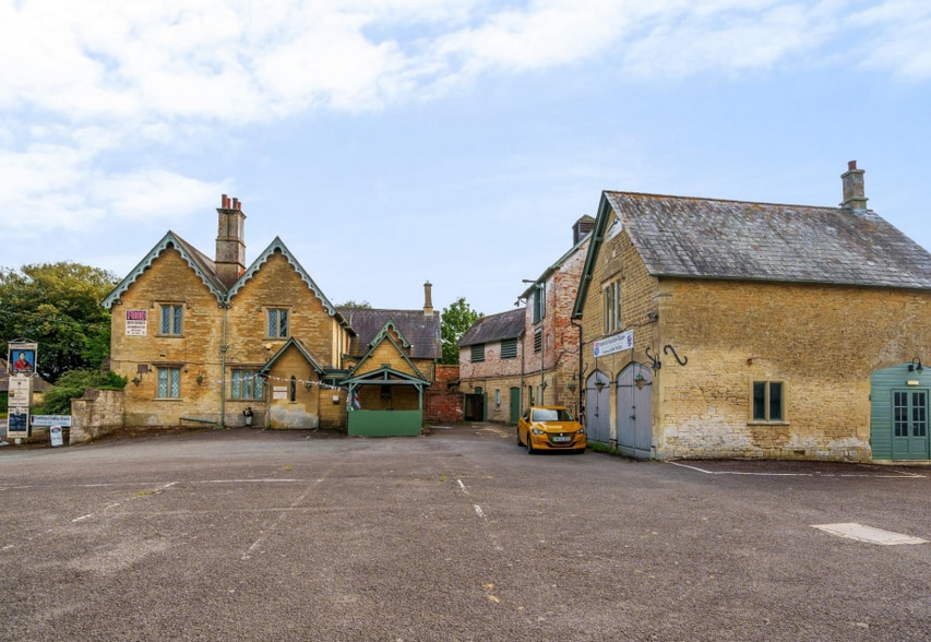 1 Church Rd, Hilmarton for sale - Building Photo - Image 1 of 1