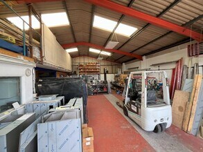 Boss Hall Rd, Ipswich to rent Interior Photo- Image 2 of 2