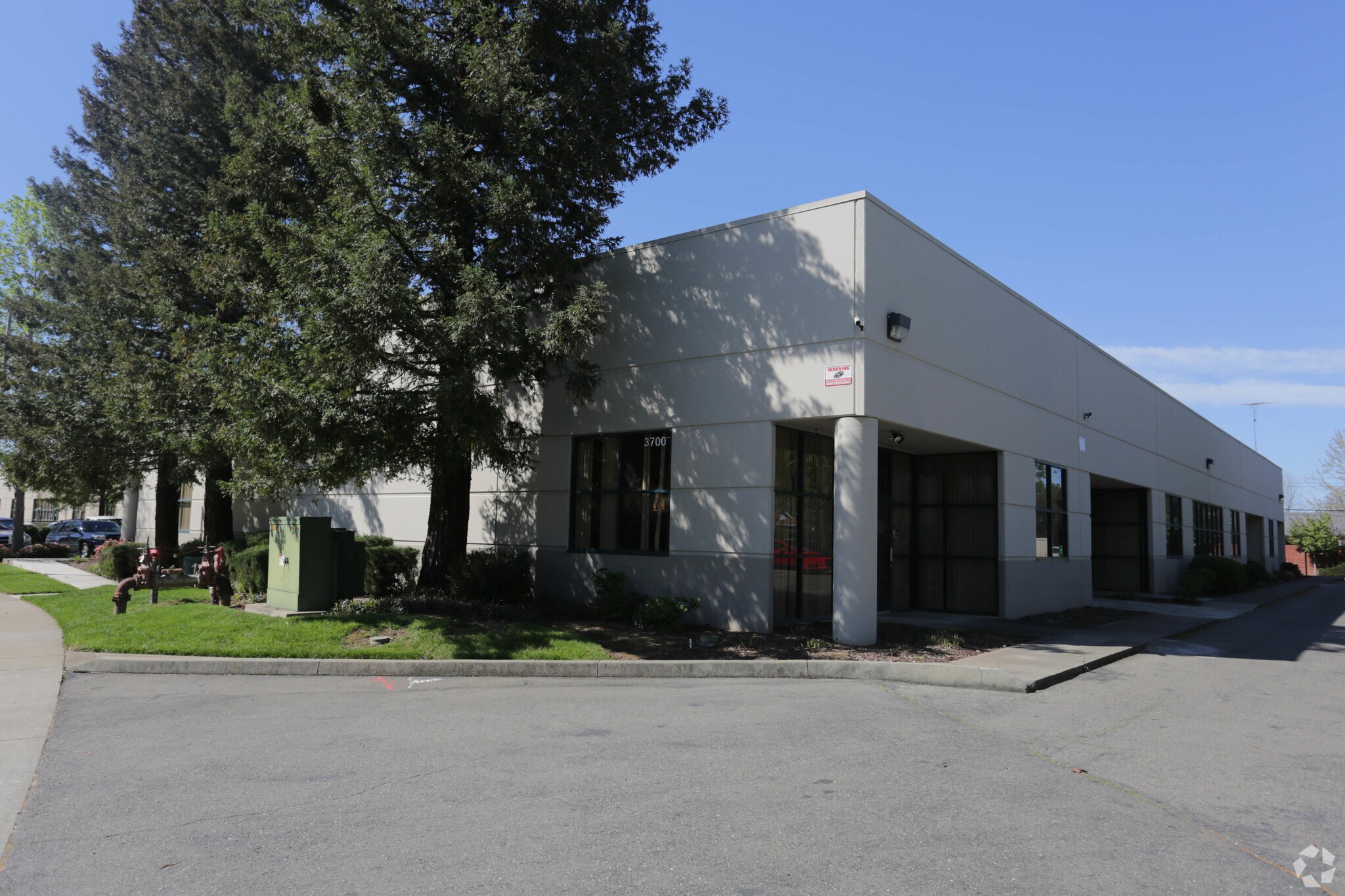 3700 Business Dr, Sacramento, CA to rent Primary Photo- Image 1 of 9