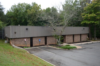 4000 Brownsboro Rd, Winston-Salem, NC for rent Building Photo- Image 1 of 16