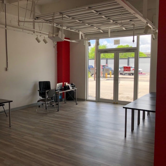 111 SW 3rd St, Miami, FL to rent Interior Photo- Image 1 of 6