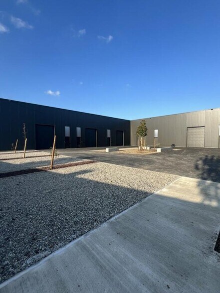 Industrial in Deyme for sale - Building Photo - Image 2 of 4