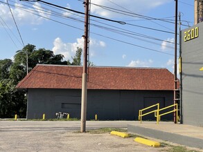 2600 S Flores St, San Antonio, TX for rent Building Photo- Image 2 of 3