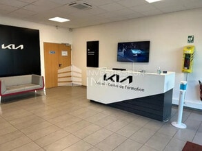 Light Industrial in Nanterre to rent Building Photo- Image 2 of 12