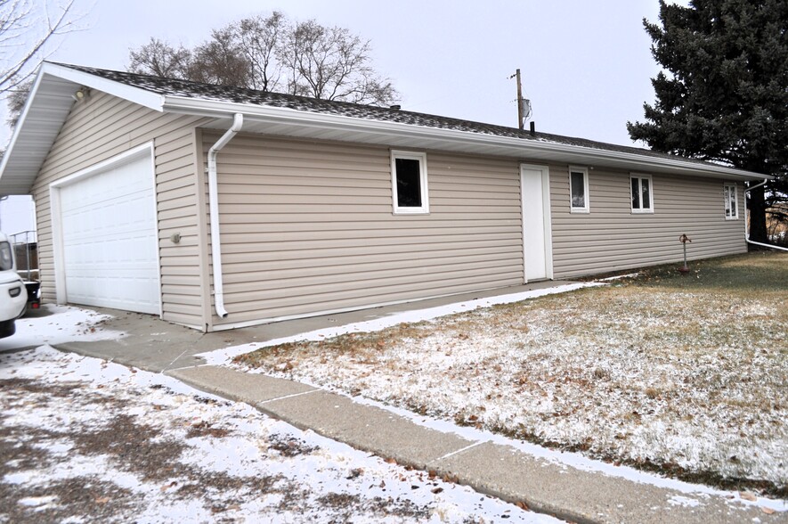 1300 Crestfield Ave, Bismarck, ND for sale - Building Photo - Image 3 of 29