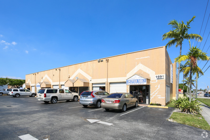 Light Industrial in Hialeah, FL for sale - Primary Photo - Image 1 of 1