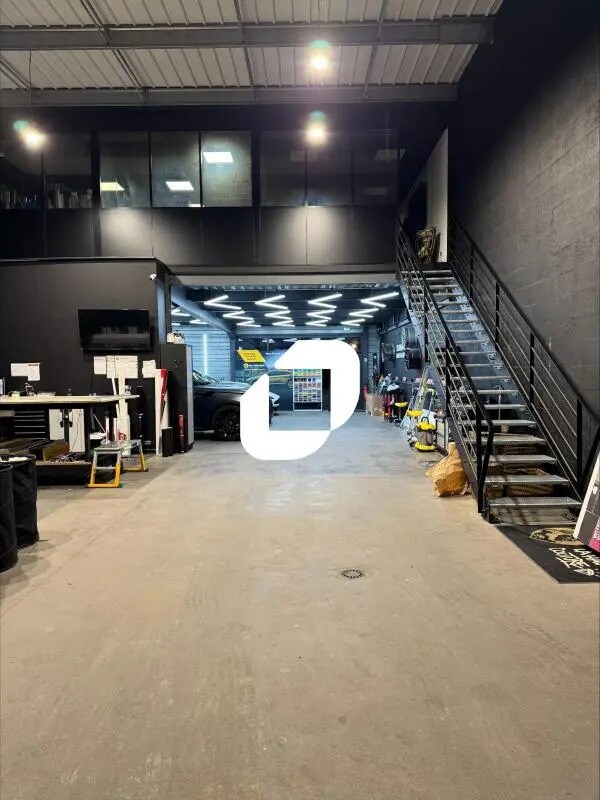 Location Commerce 286 m² - Photo 1