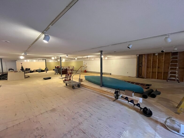 235 Portland Rd, Gray, ME to rent - Building Photo - Image 3 of 9