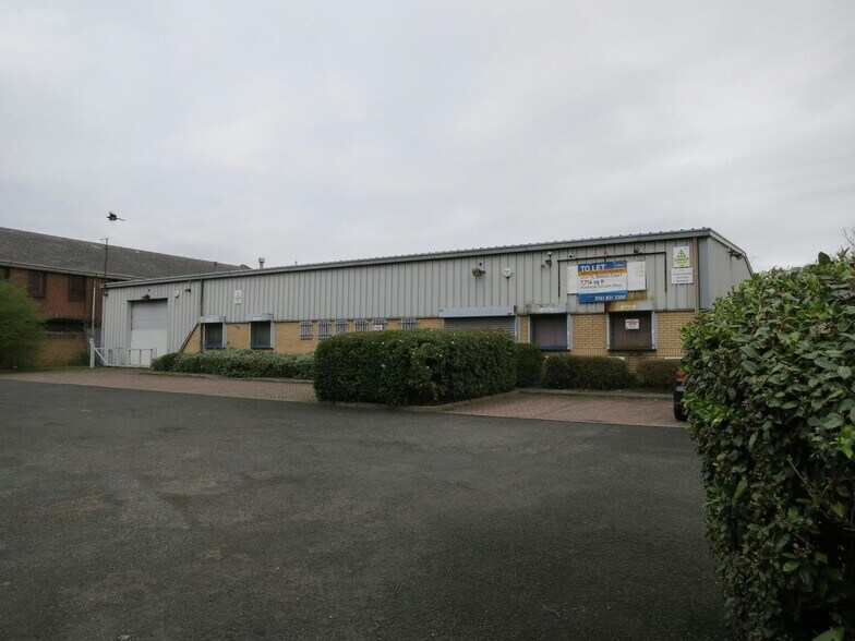 14 Kansas Ave, Salford to rent - Building Photo - Image 3 of 4