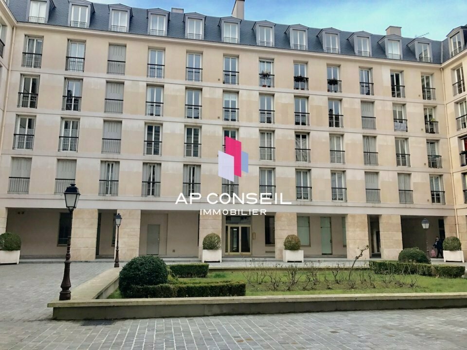 Office in Versailles to rent Building Photo- Image 1 of 11