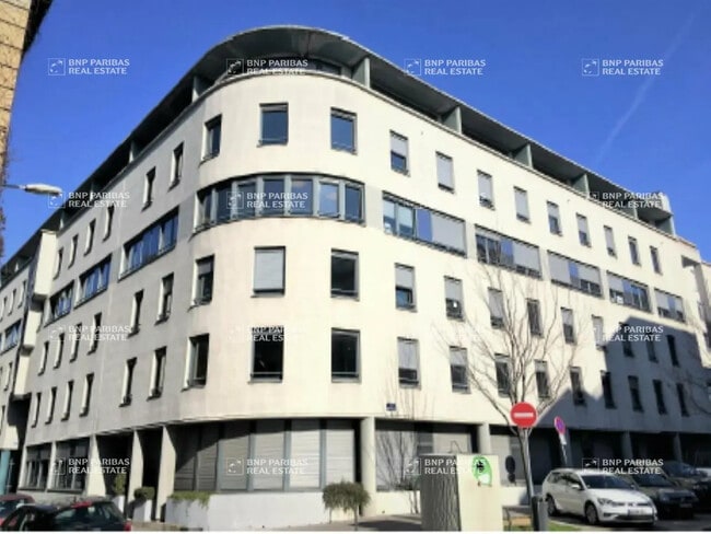 Location Bureaux 76 m² à 900 m²