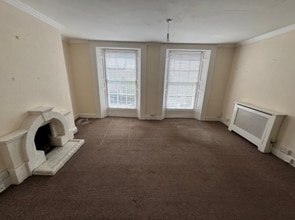 11 Beaufort Sq, Chepstow to rent Interior Photo- Image 1 of 2