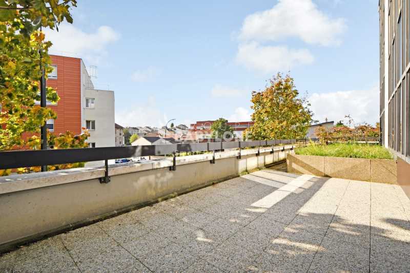 13 Voie D'Issy, Malakoff to rent - Building Photo - Image 2 of 24