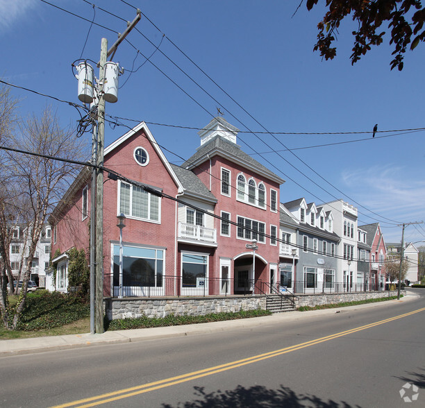 2 Schooner Ln, Milford, CT for sale - Primary Photo - Image 1 of 1