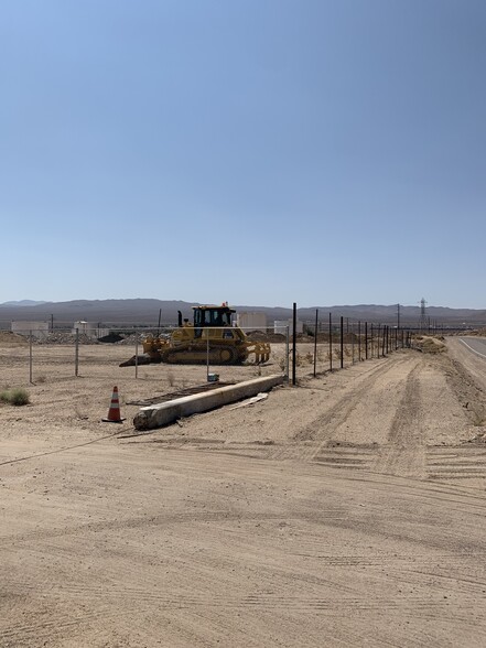 Daggett Yermo Rd, Daggett, CA for rent - Building Photo - Image 3 of 3