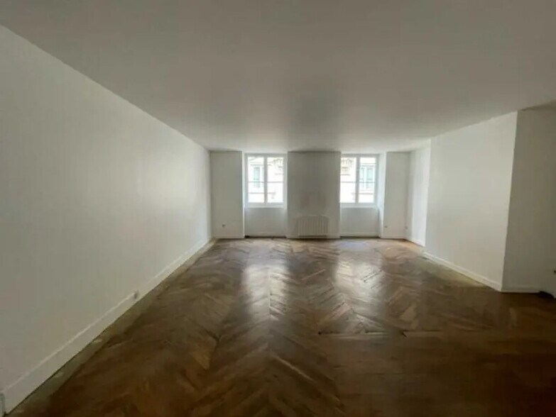 Office in Lyon to rent - Building Photo - Image 2 of 14