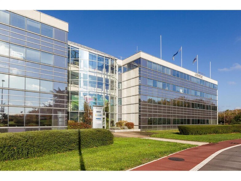 Office in Guyancourt to rent - Building Photo - Image 1 of 8