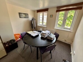 35 Oxford St, Newbury to rent Interior Photo- Image 2 of 9