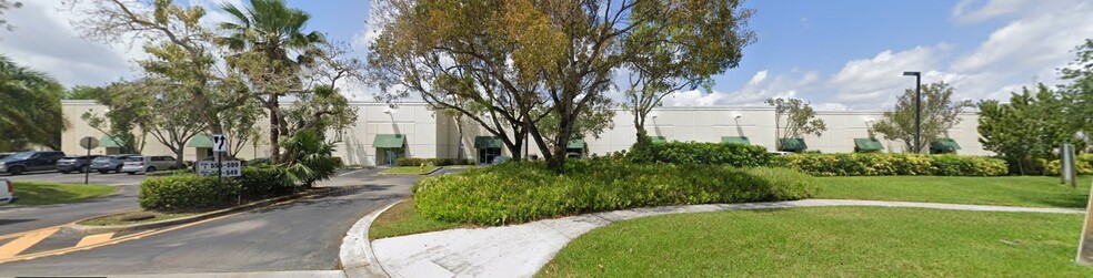 501 - 599 Sawgrass Corporate Parkway, Sunrise, FL for rent - Building Photo - Image 3 of 8