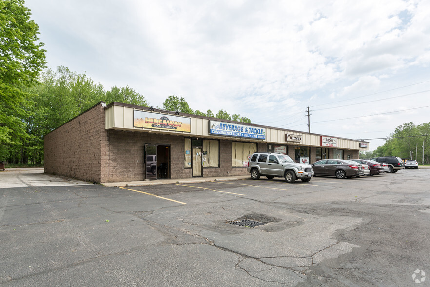 35575-35581 Lake Shore Blvd, Eastlake, OH for rent - Primary Photo - Image 1 of 5