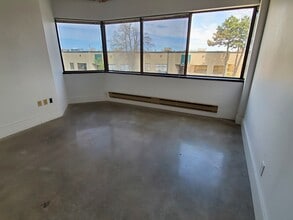 32-54 Ashwarren Rd, Toronto, ON to rent Interior Photo- Image 2 of 5