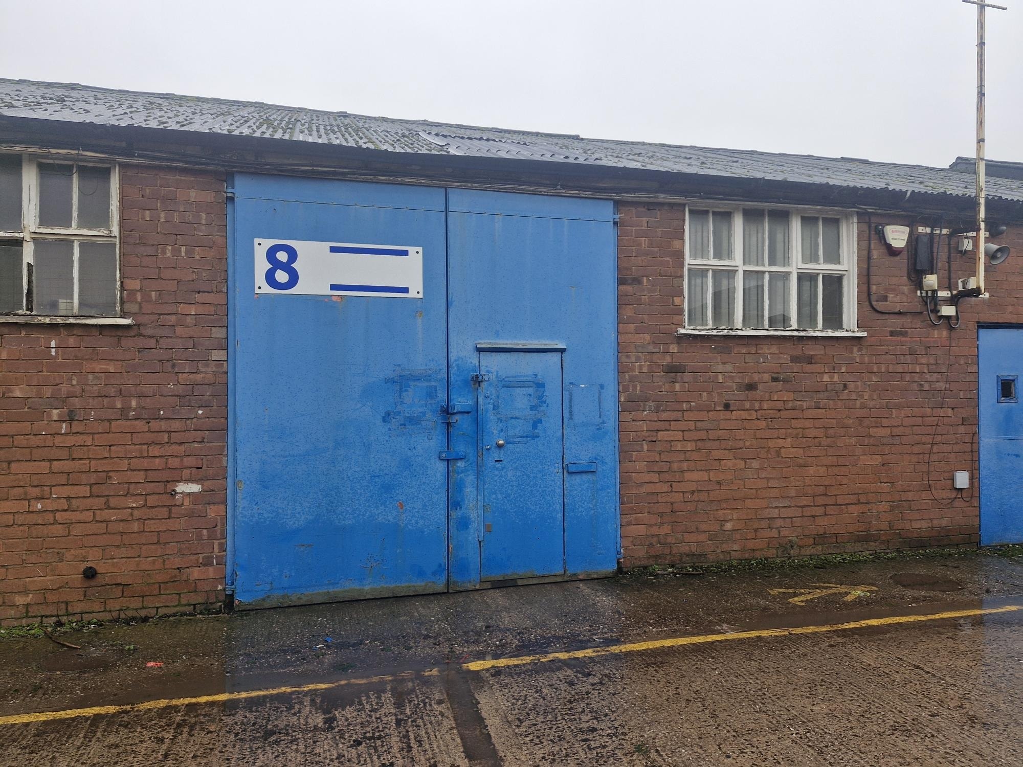 Mount Rd, Burntwood to rent Building Photo- Image 1 of 2