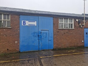 Mount Rd, Burntwood to rent Building Photo- Image 1 of 2