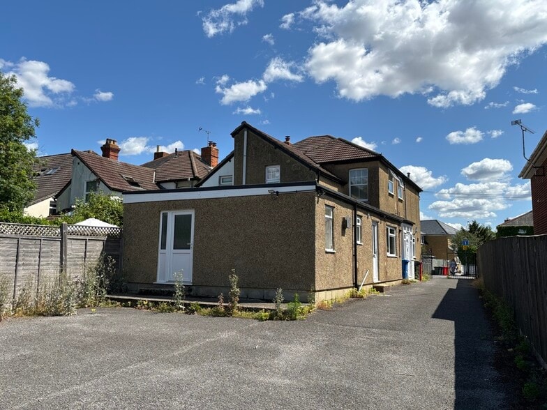 96 Westborough Rd, Maidenhead to rent - Building Photo - Image 2 of 6