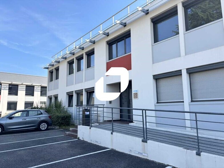 Office in Rillieux-la-Pape to rent - Building Photo - Image 2 of 24