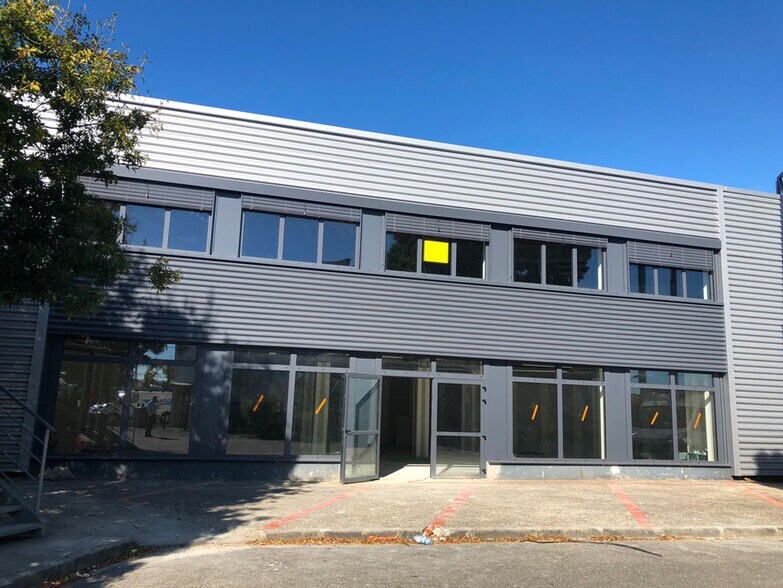 Retail in Labège to rent - Building Photo - Image 2 of 3