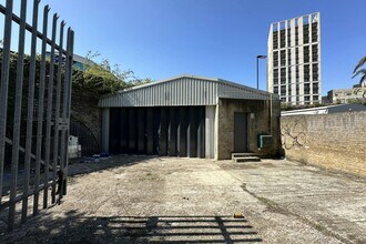 36 Hinton Rd, London to rent Building Photo- Image 1 of 6