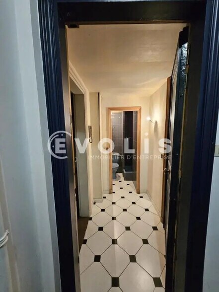 Office in Montrouge to rent - Building Photo - Image 3 of 21