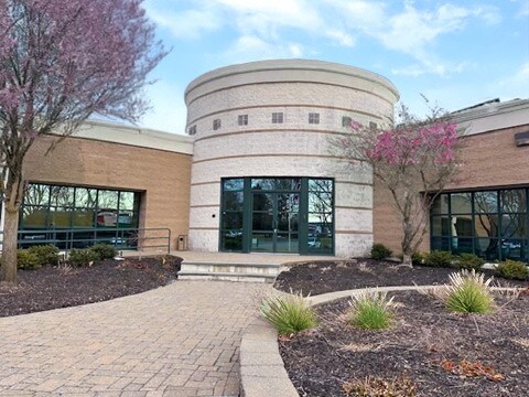 225 Old Country Rd, Melville, NY to rent Building Photo- Image 1 of 11