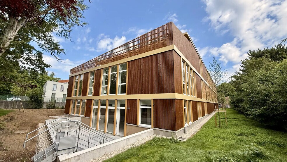 99 Rue Louis Constant, Villeneuve-d'Ascq to rent - Building Photo - Image 2 of 6