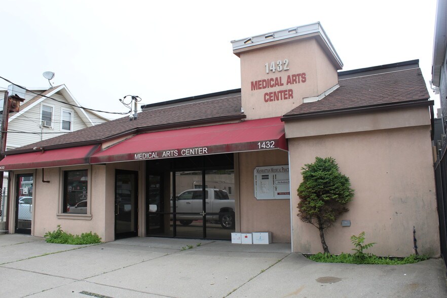 1432 Hylan Blvd, Staten Island 10305 UK