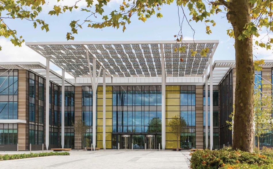 4 Roundwood Ave, Uxbridge for sale - Building Photo - Image 1 of 1