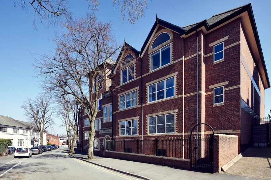 Heath Rd, Altrincham for rent - Building Photo - Image 1 of 7