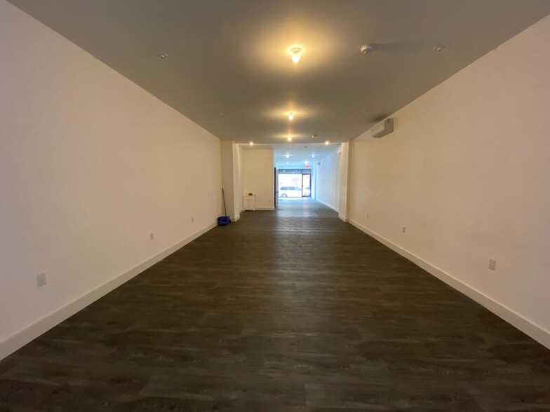 1335 Gates Ave, Brooklyn, NY for rent - Interior Photo - Image 2 of 9